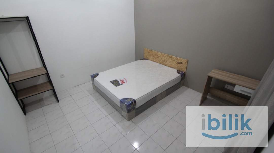 Including Car Park🚗and Utilities✅Ori Middle Queenbedroom with windows and AC located in Taman Aman, PJ - Image 2