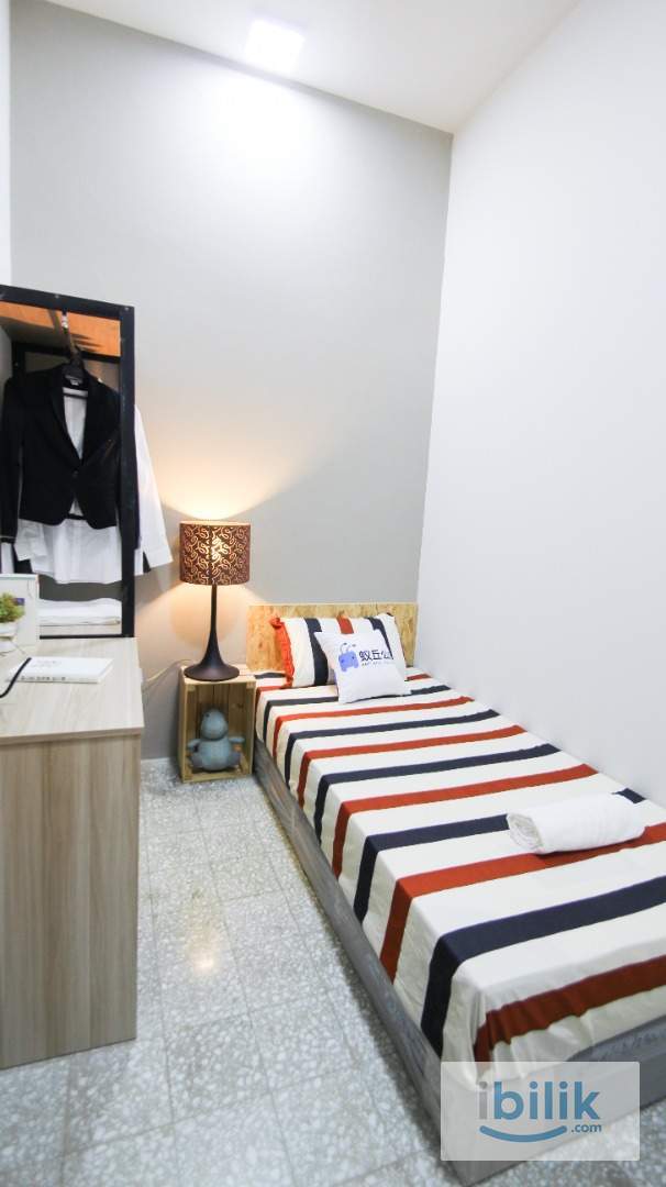 Include Utilities and Car Park🚗Single bedroom with fans only located in Taman Aman, PJ - Image 1