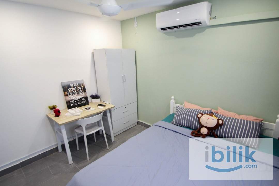 Walking distance to LRT🚆Best Location✅Middle Queenbedroom with window and AC located in Kenanga Point - Image 5