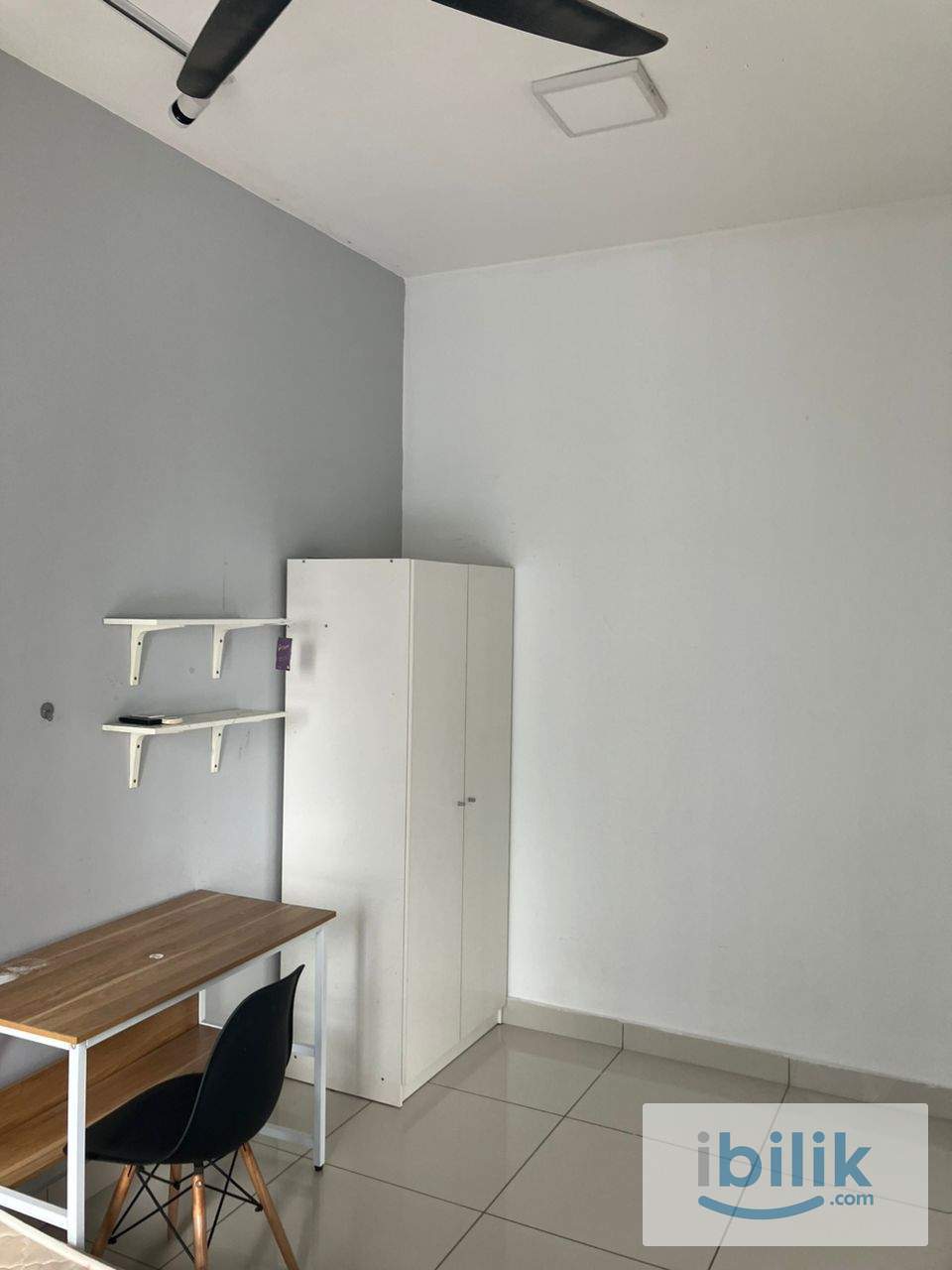 Female Unit👧🏻Direct Linked Bridge to MRT🚆Middle Queenbedroom with windows and AC located in D'sara Sentral - Image 1