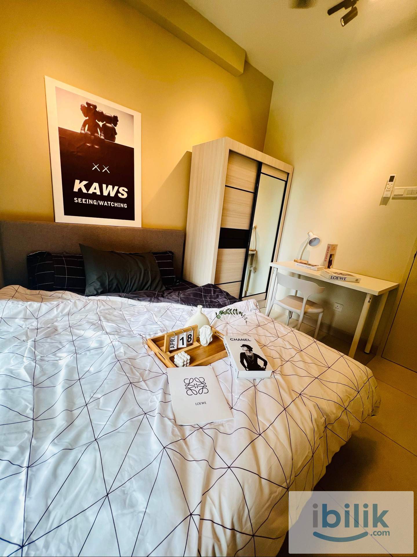 Majestic Maxim | Medium Room - Image 3