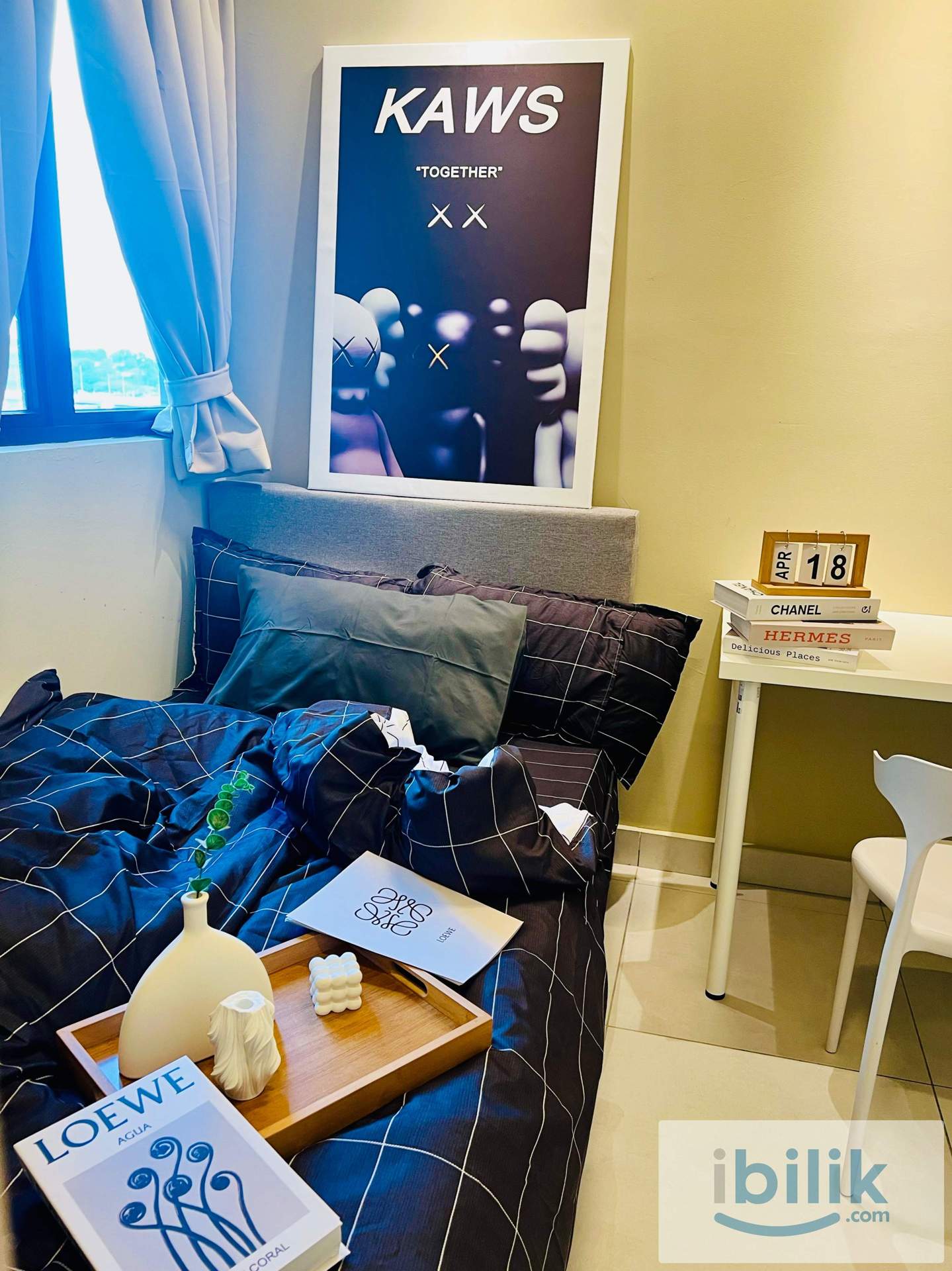 Majestic Maxim | Small Room - Image 1