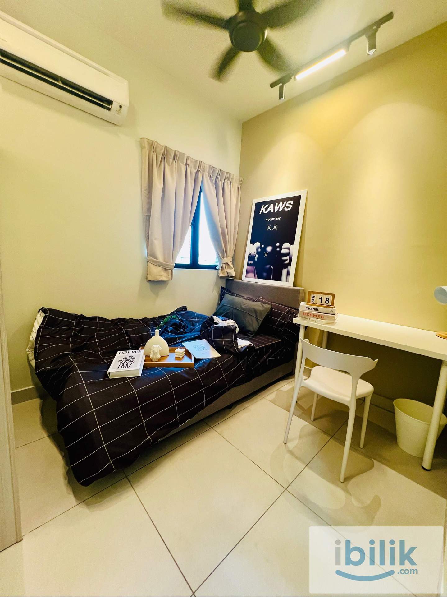 Majestic Maxim | Small Room - Image 2