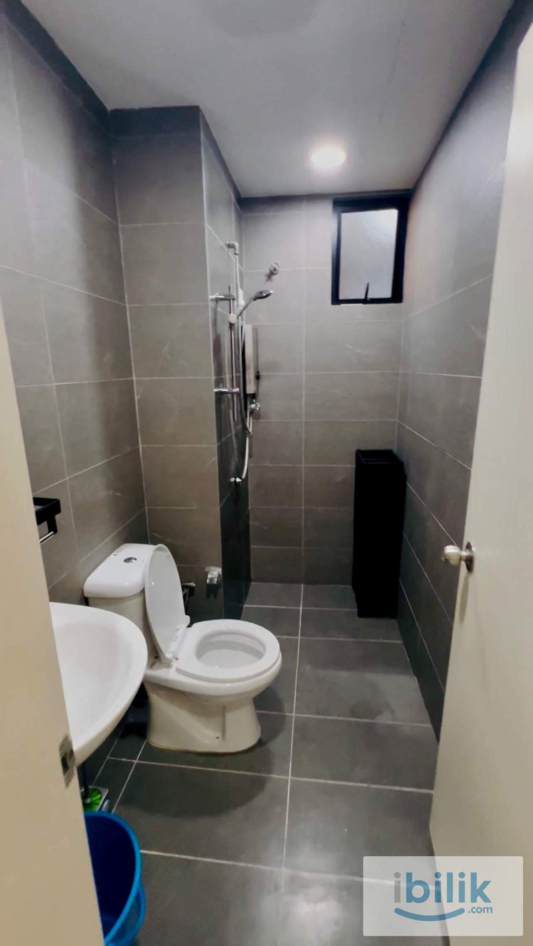 Majestic Maxim | Small Room - Image 5