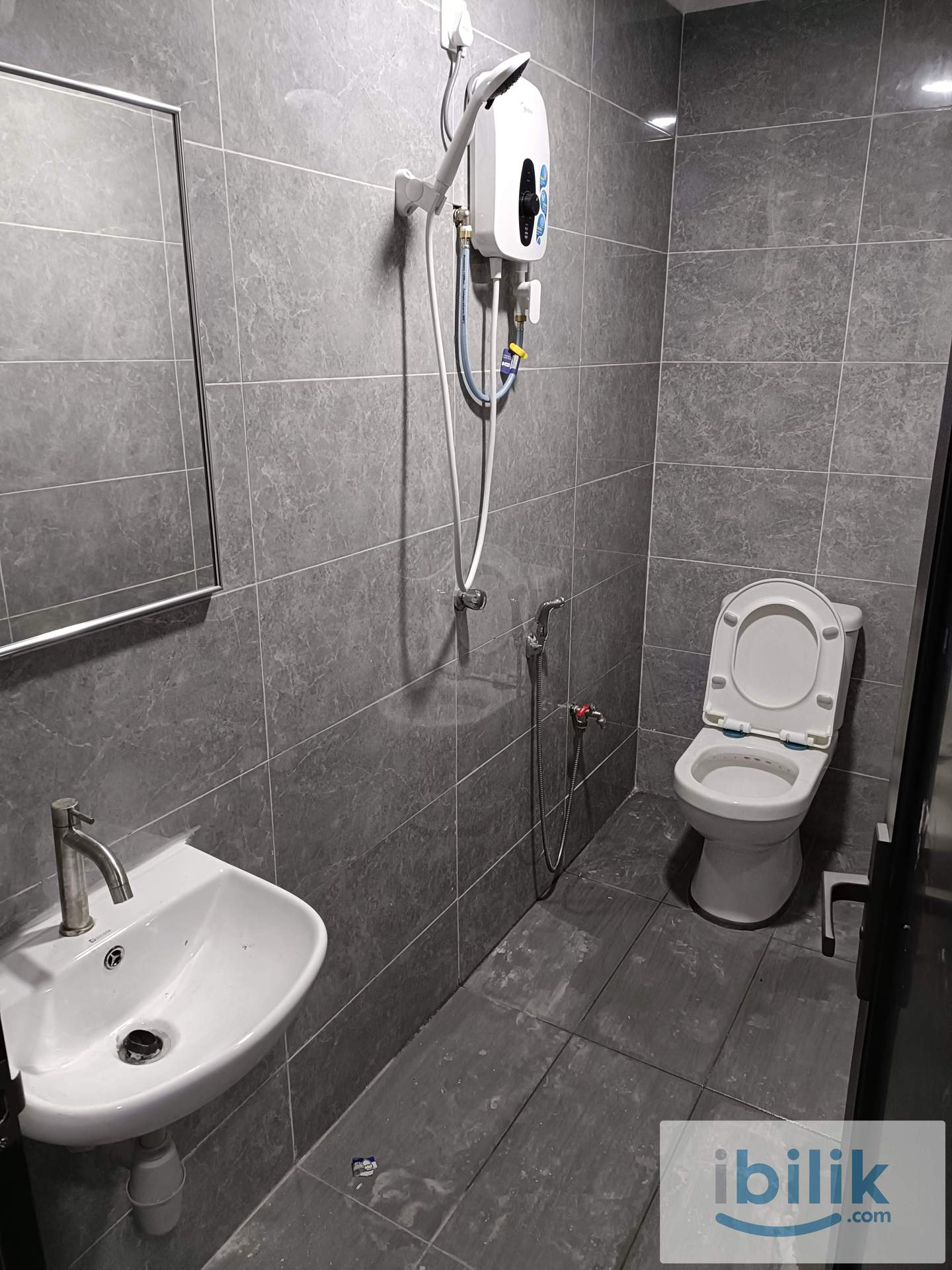 Queen Bedroom- 1min MRT Maluri, Sunway Velocity, NSK, MyTown, Aeon Cheras - Image 7