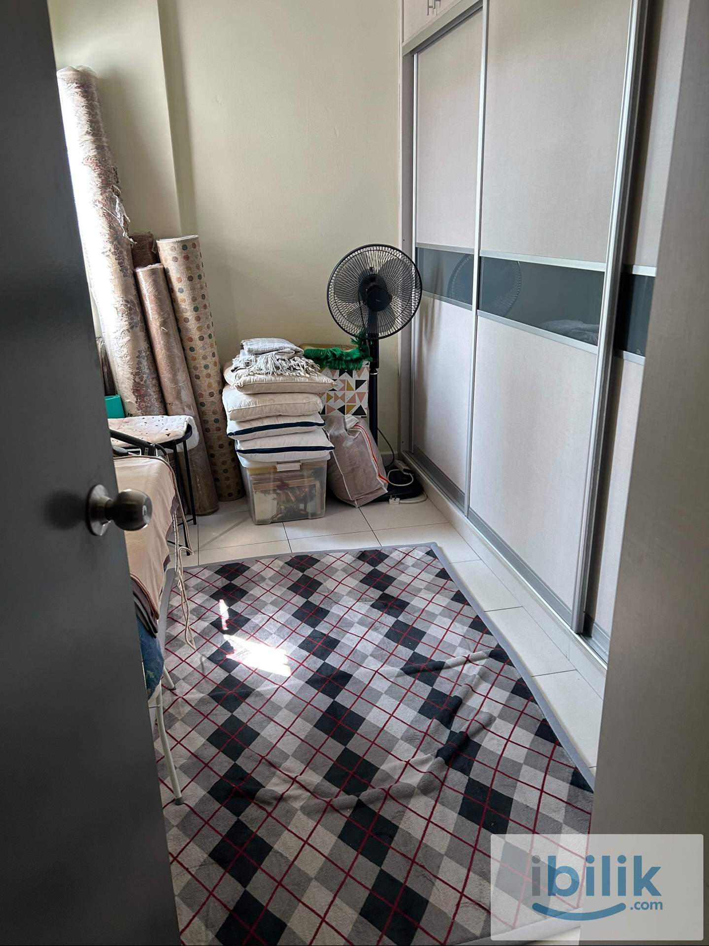 Single Room at MEWAH 9 RESIDENCE APARTMENT. - Image 1