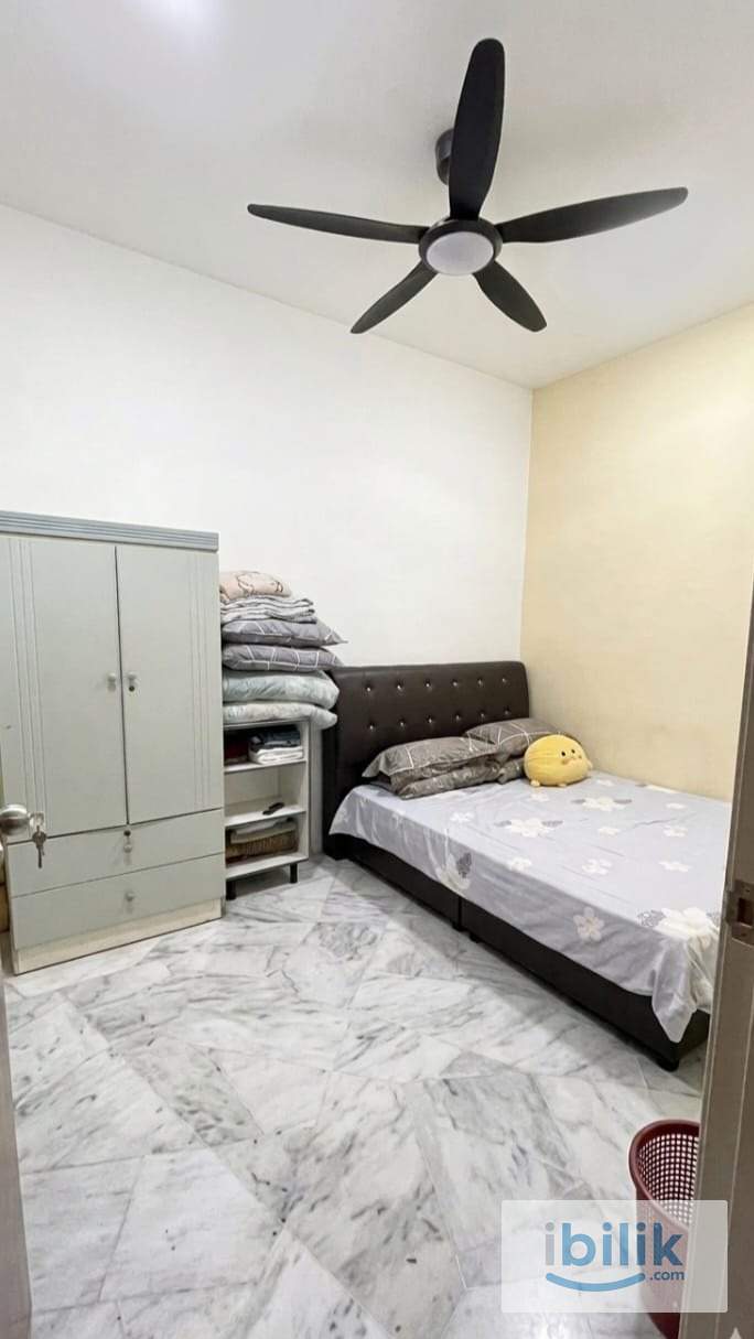 Middle Room for Rent - Image 1