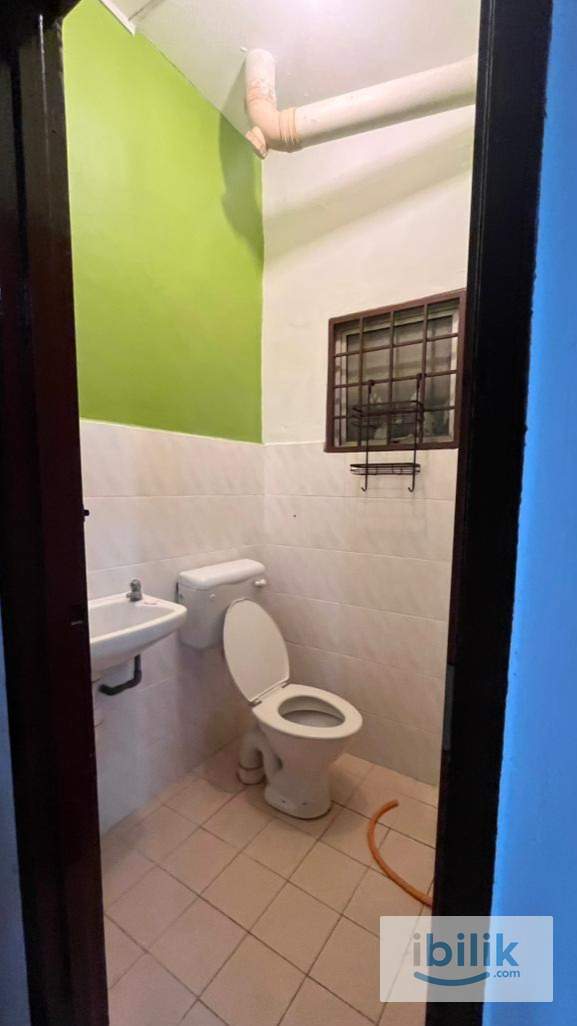 Middle Room for Rent - Image 2