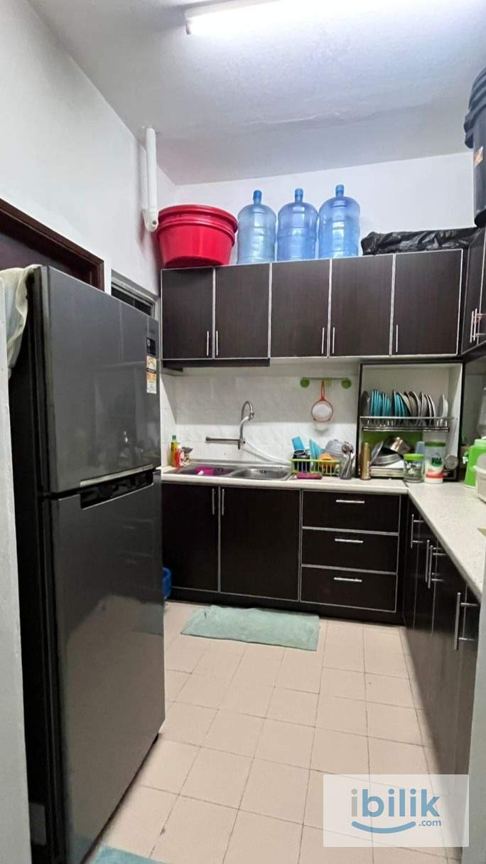 Middle Room for Rent - Image 5