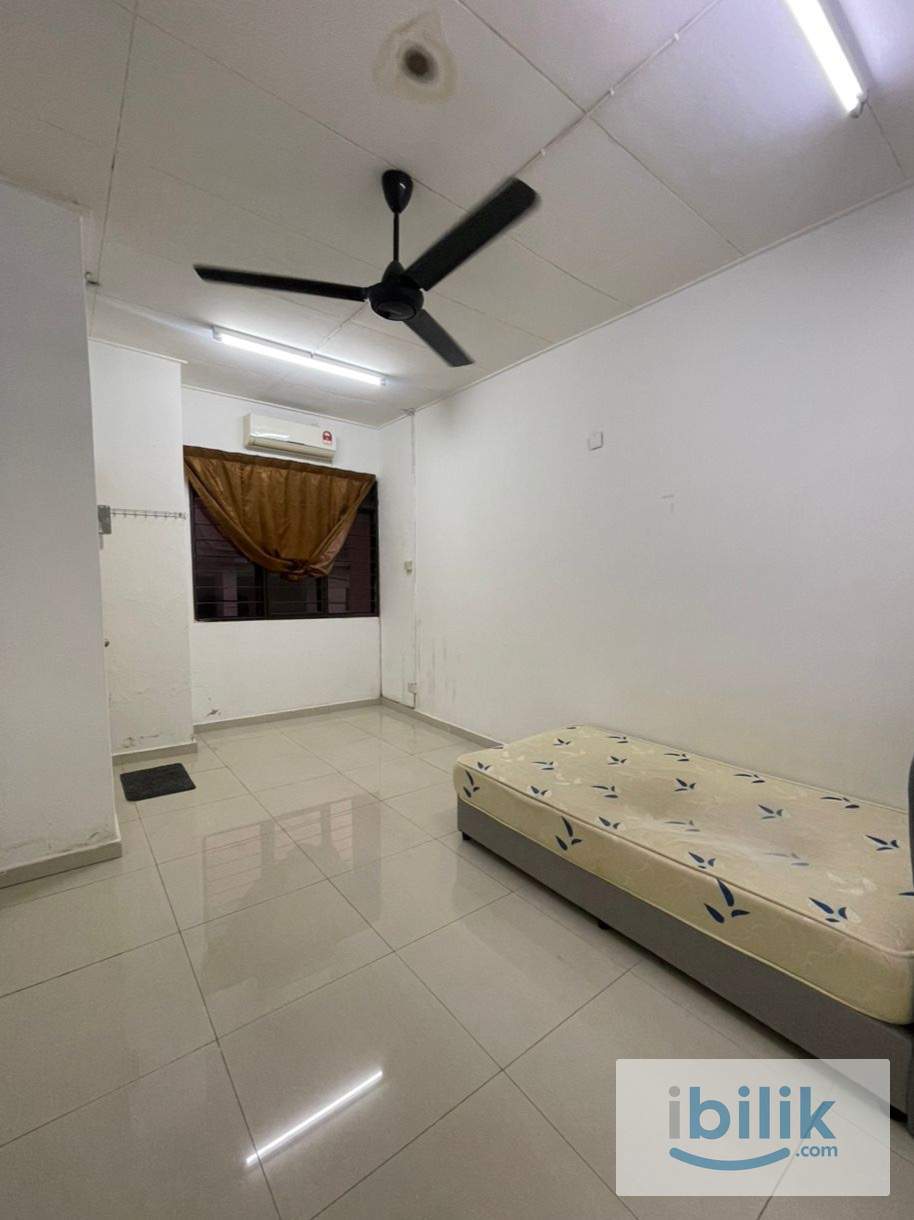 🏠 Hot Middle Room for Rent at Subang SS15 - Image 1