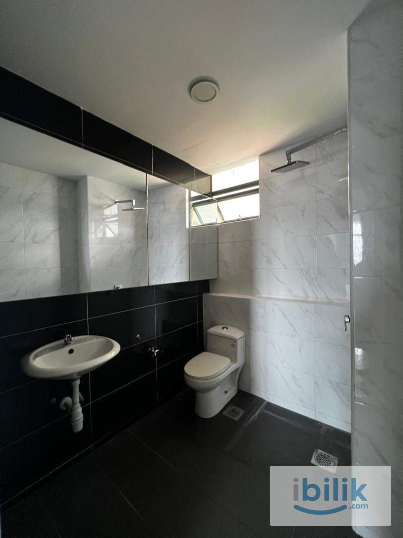 Middle Room - Image 5