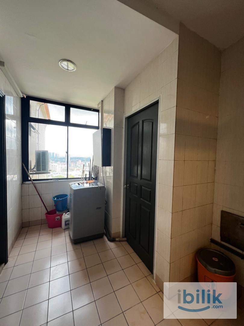 Middle Room - Image 8