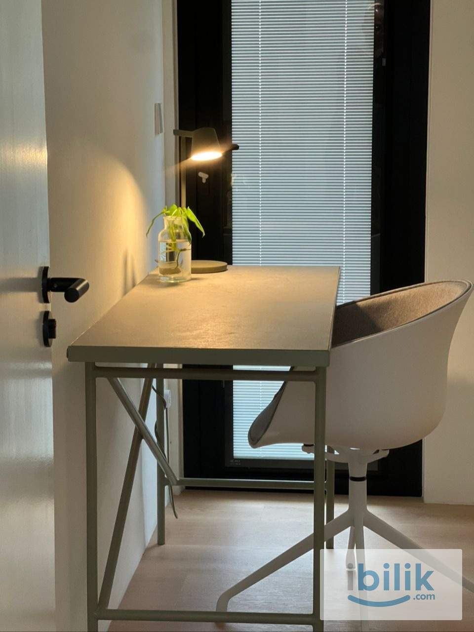 Cozy Minimalist Room – Simple Living, Move-In Ready - Image 1