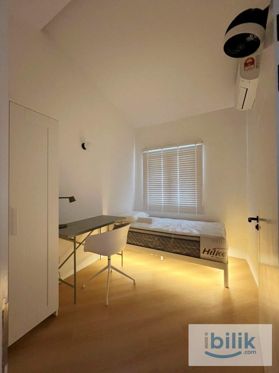 Cozy Minimalist Room – Simple Living, Move-In Ready - Image 2