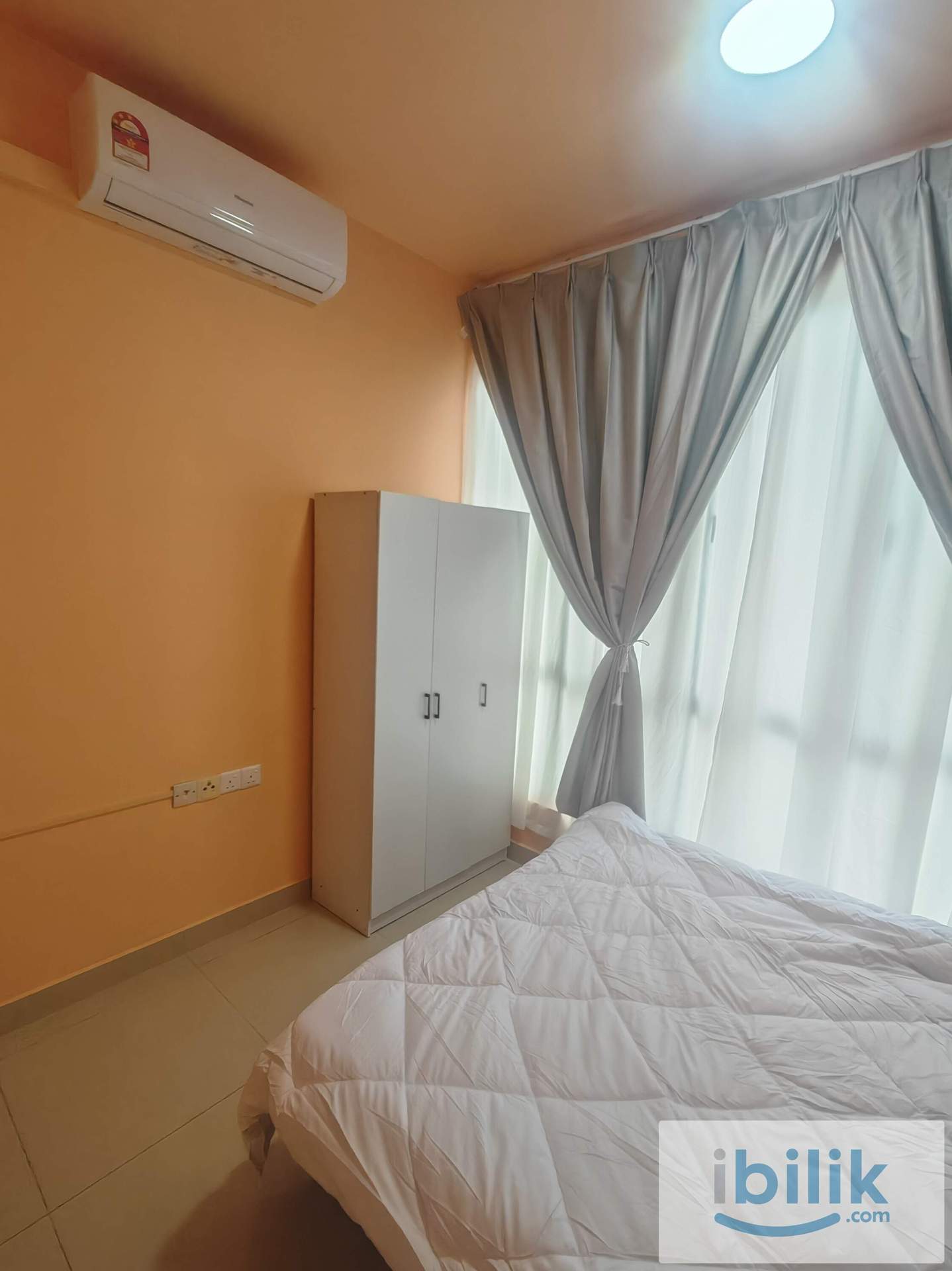 Danga bay Middle Room - Image 2
