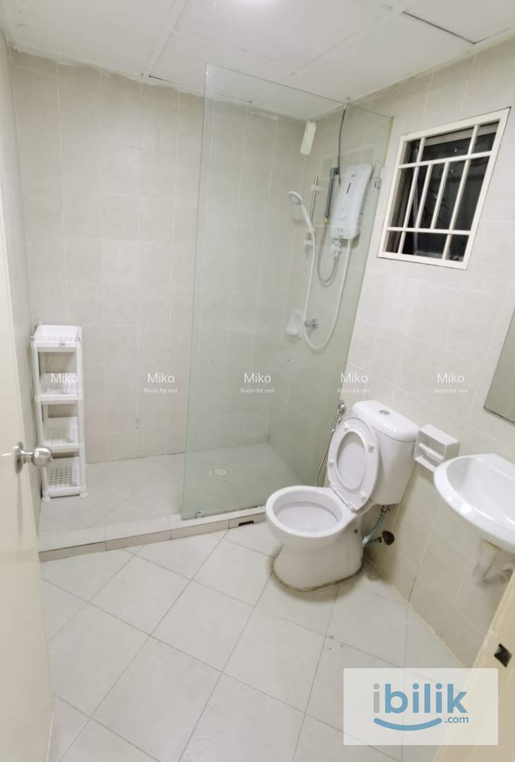 Green Avenue - Medium Room - Image 4