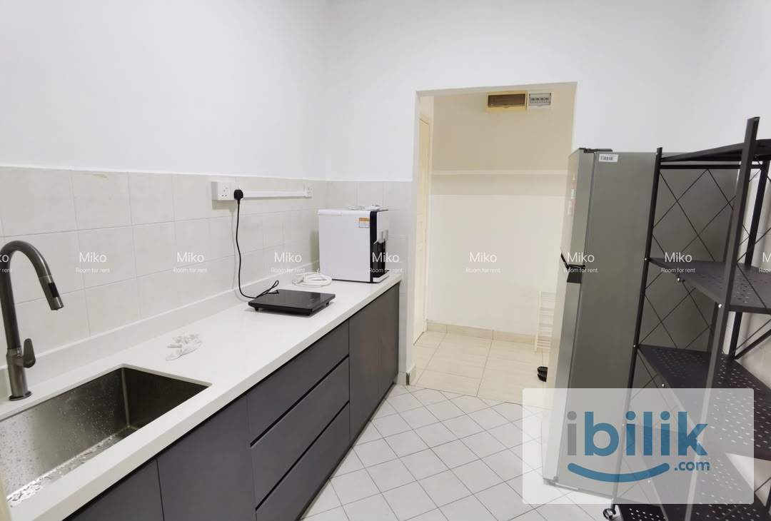 Green Avenue - Medium Room - Image 3