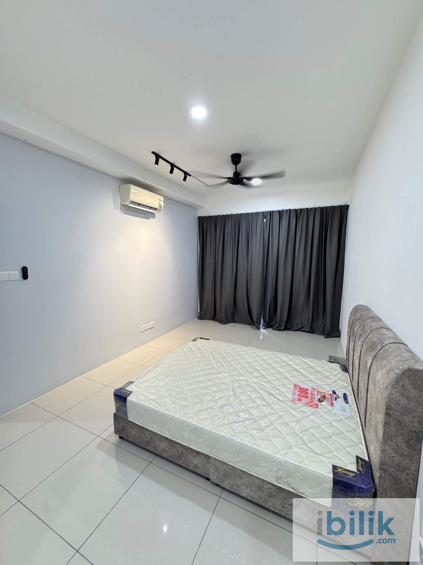 Master Bedroom 1 @ 8scape Residences - Image 1