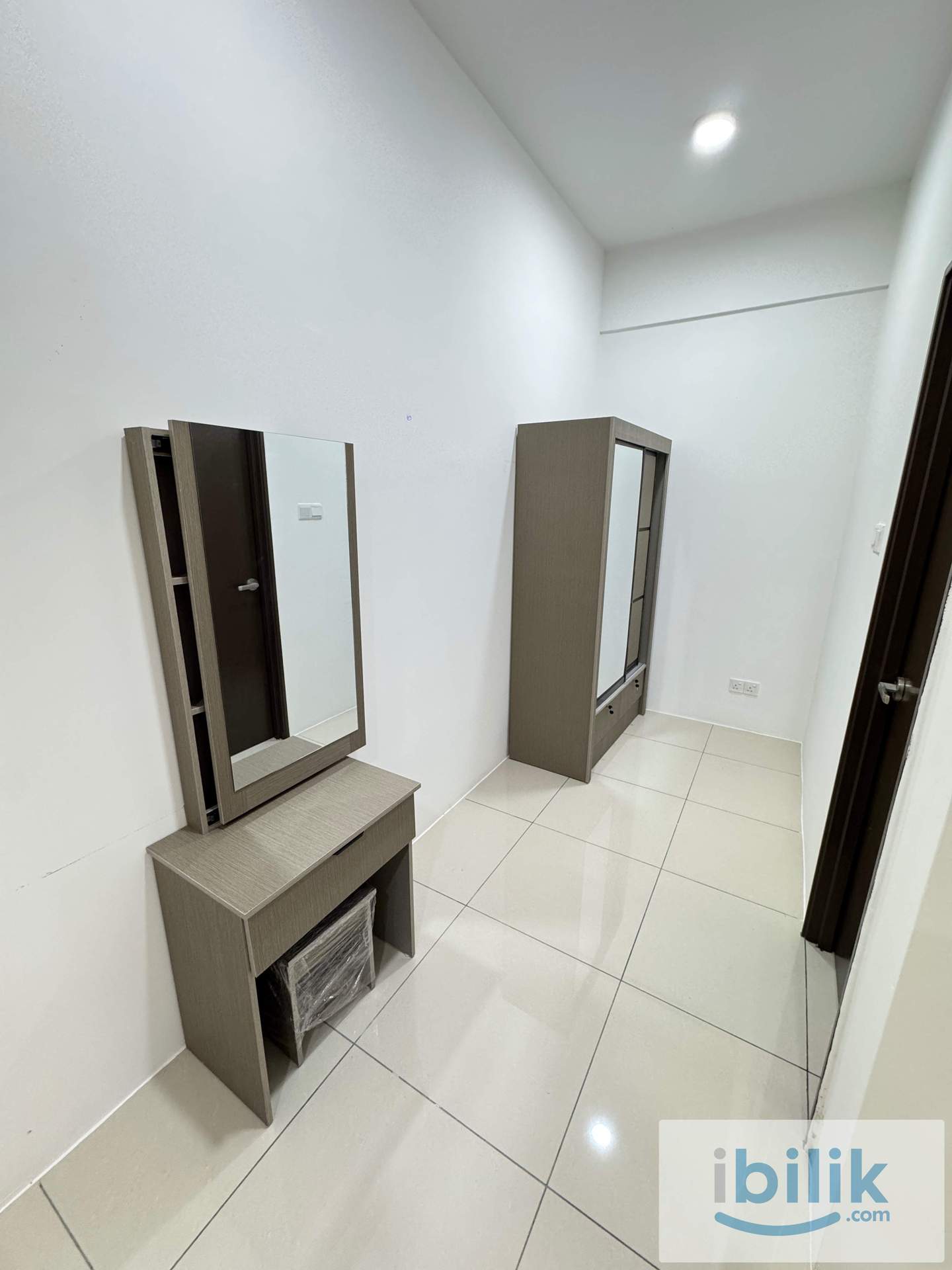 Master Bedroom 1 @ 8scape Residences - Image 2