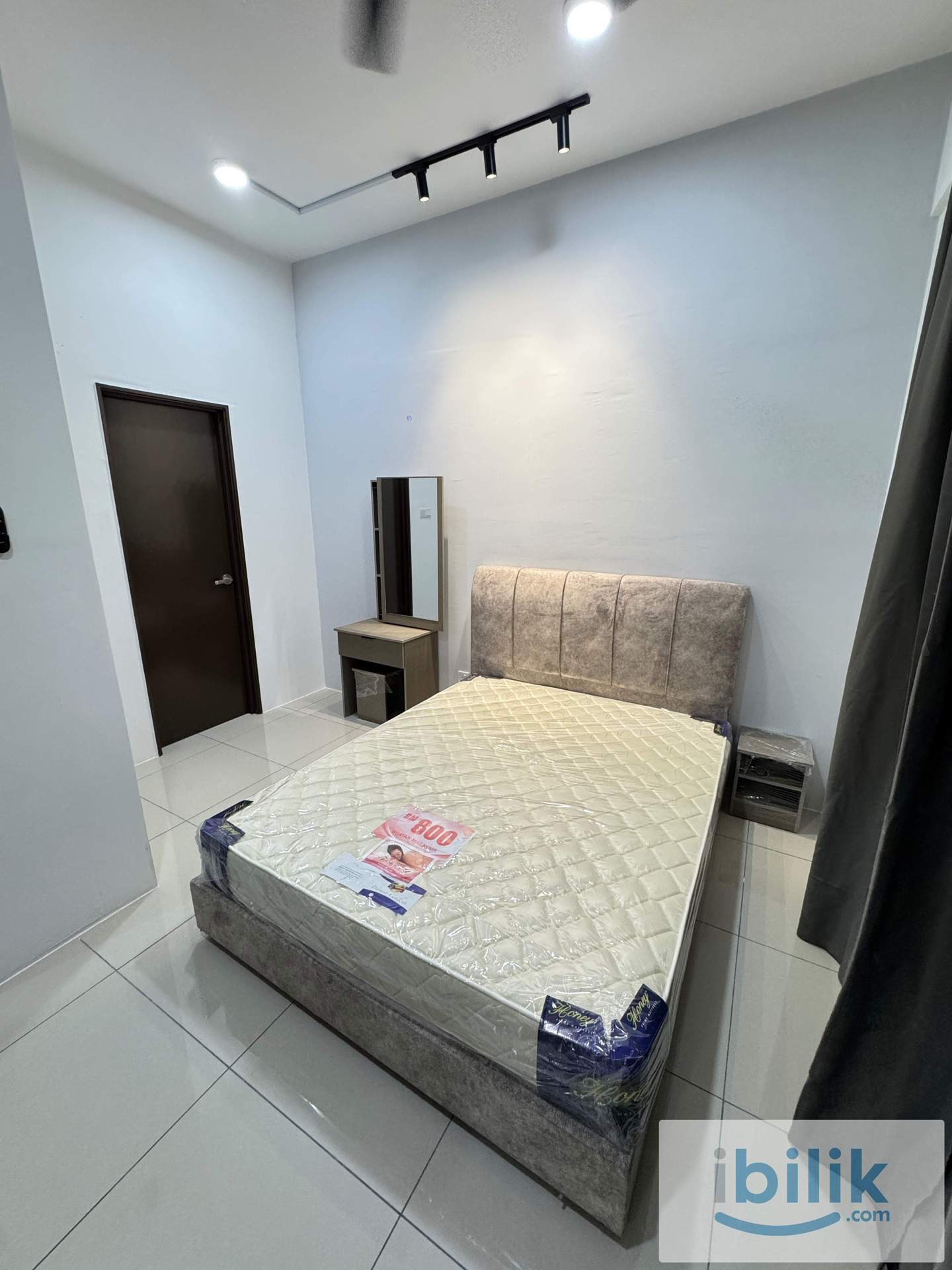 Master Bedroom 2 @ 8scape Residences - Image 1