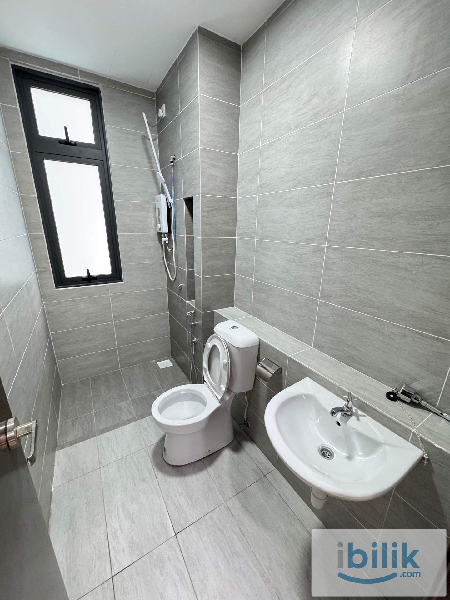 Master Bedroom 2 @ 8scape Residences - Image 3