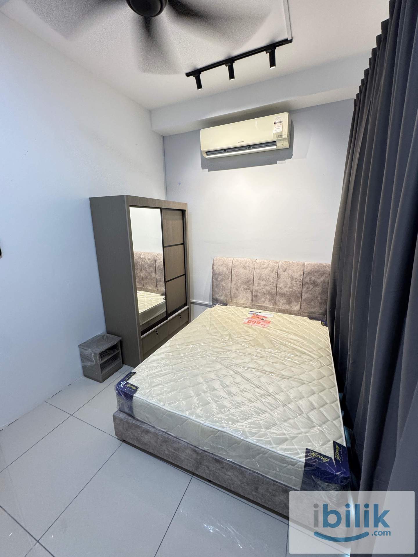 Balcony Bedroom @ 8scape Residences - Image 1