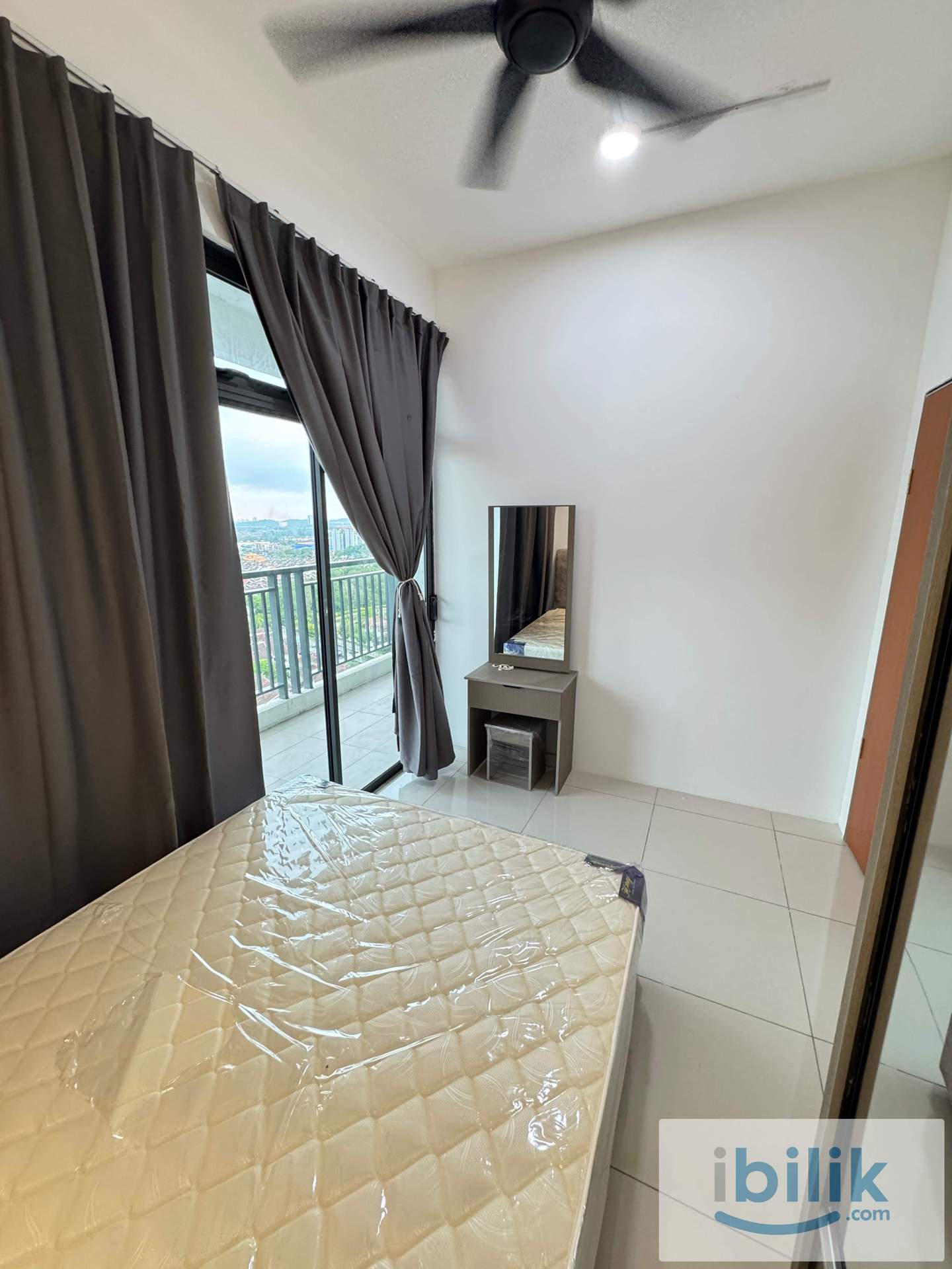Balcony Bedroom @ 8scape Residences - Image 2