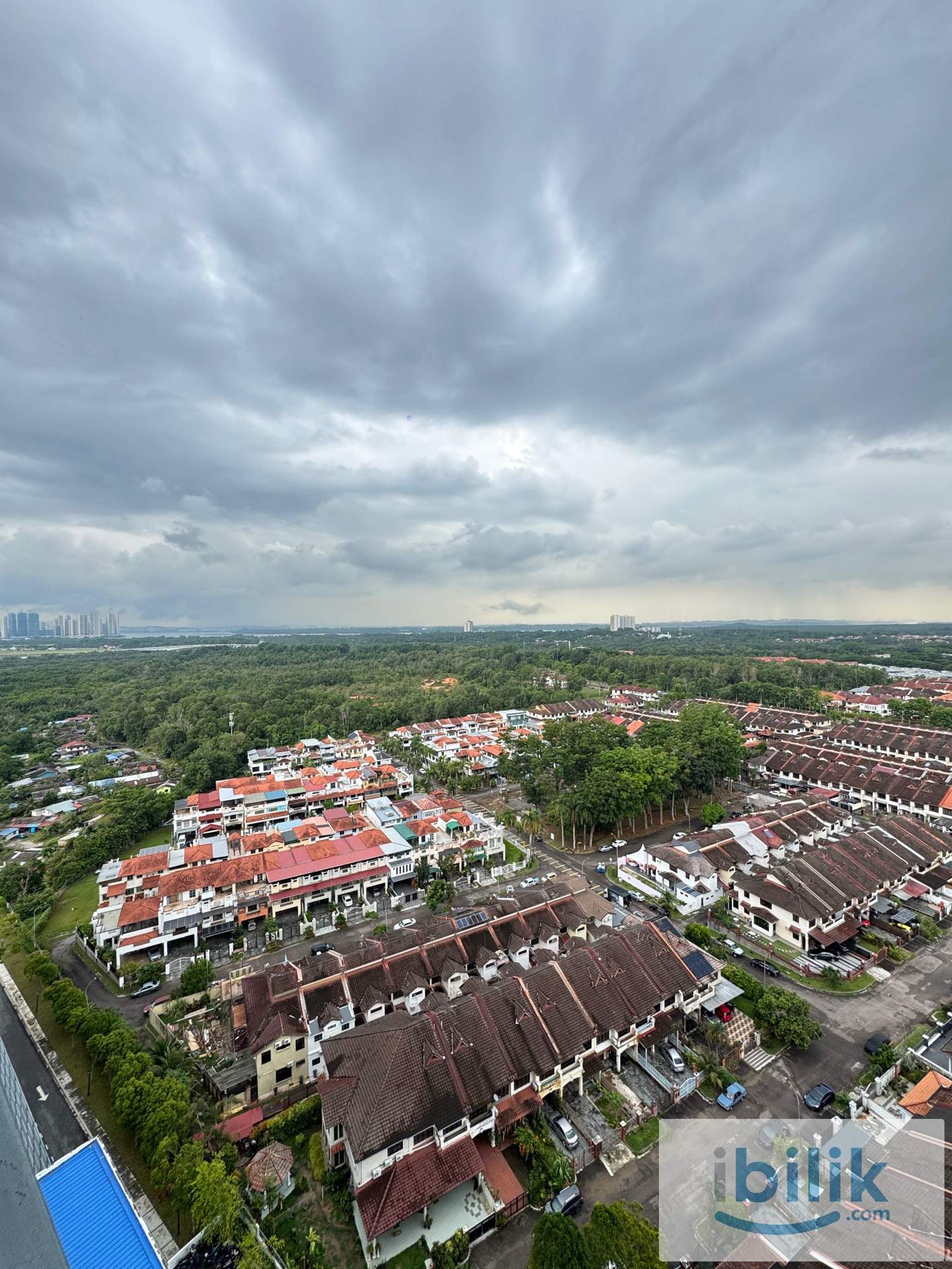 Balcony Bedroom @ 8scape Residences - Image 4