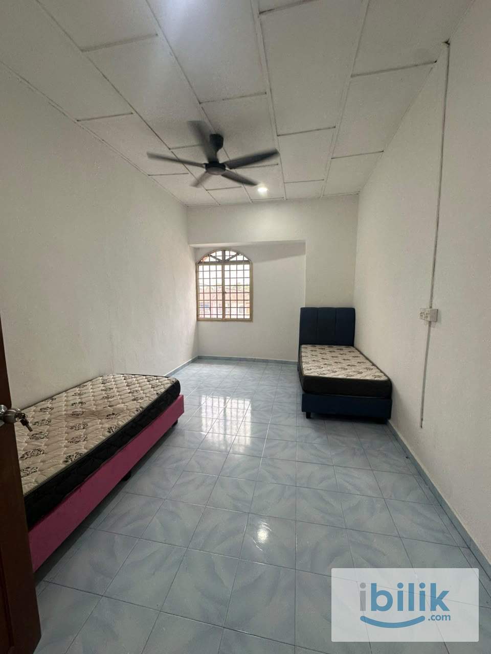 Double Bedroom - Image 1