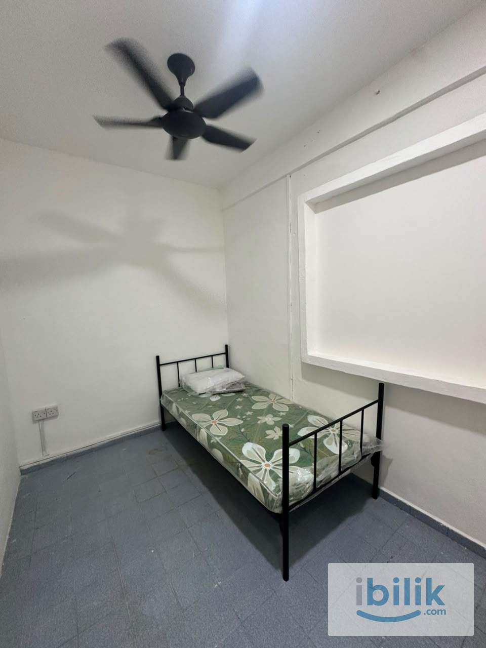 Single Bedroom - Image 1