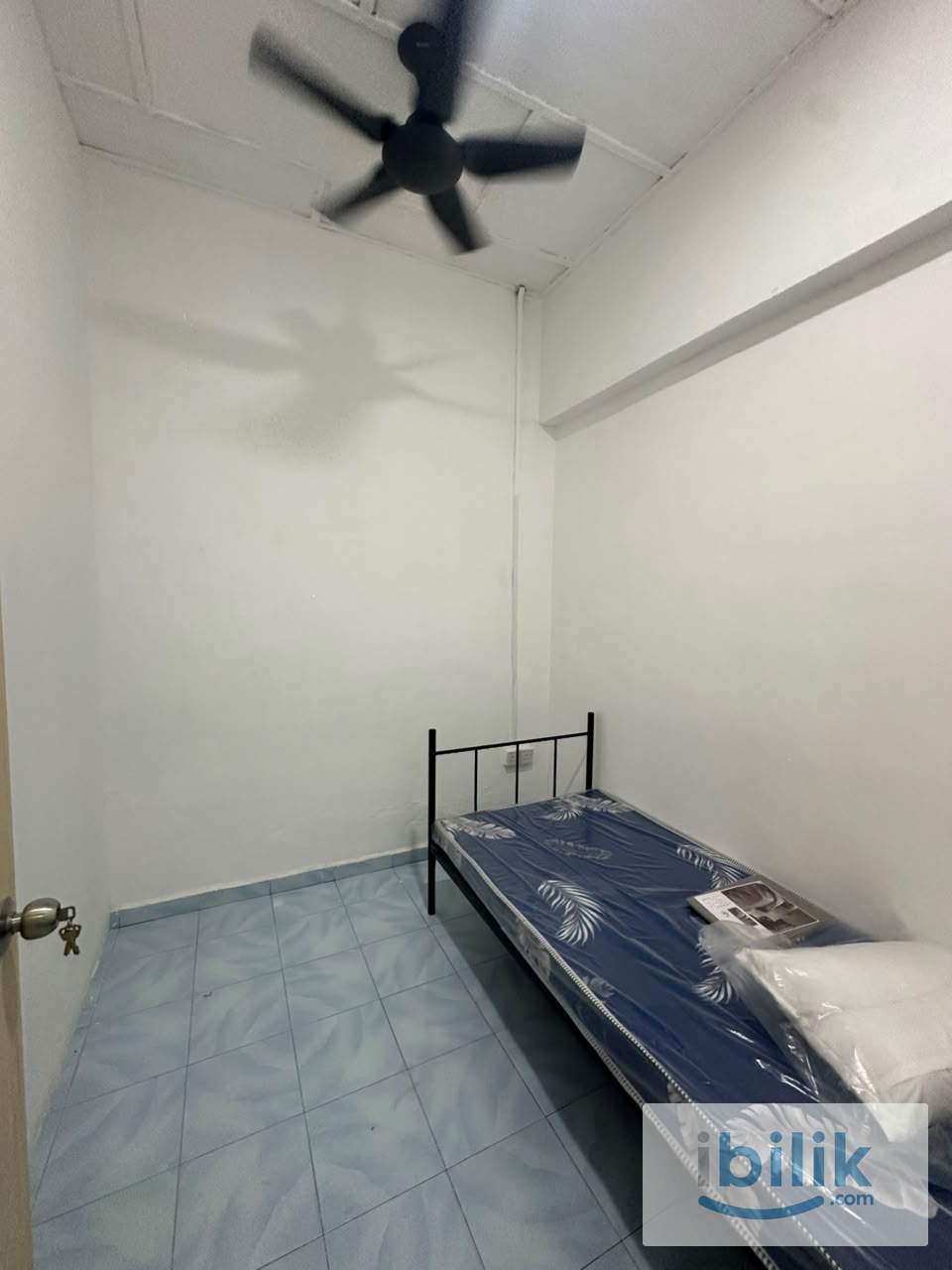 Single Bedroom - Image 2