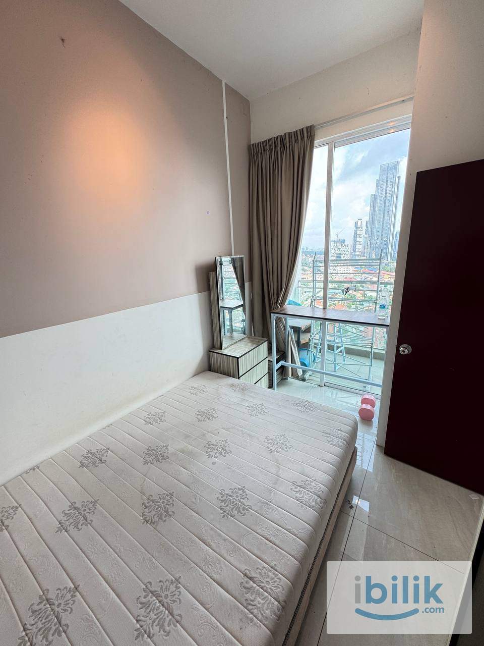 Balcony Bedroom @ Paragon Suites CIQ - Image 1