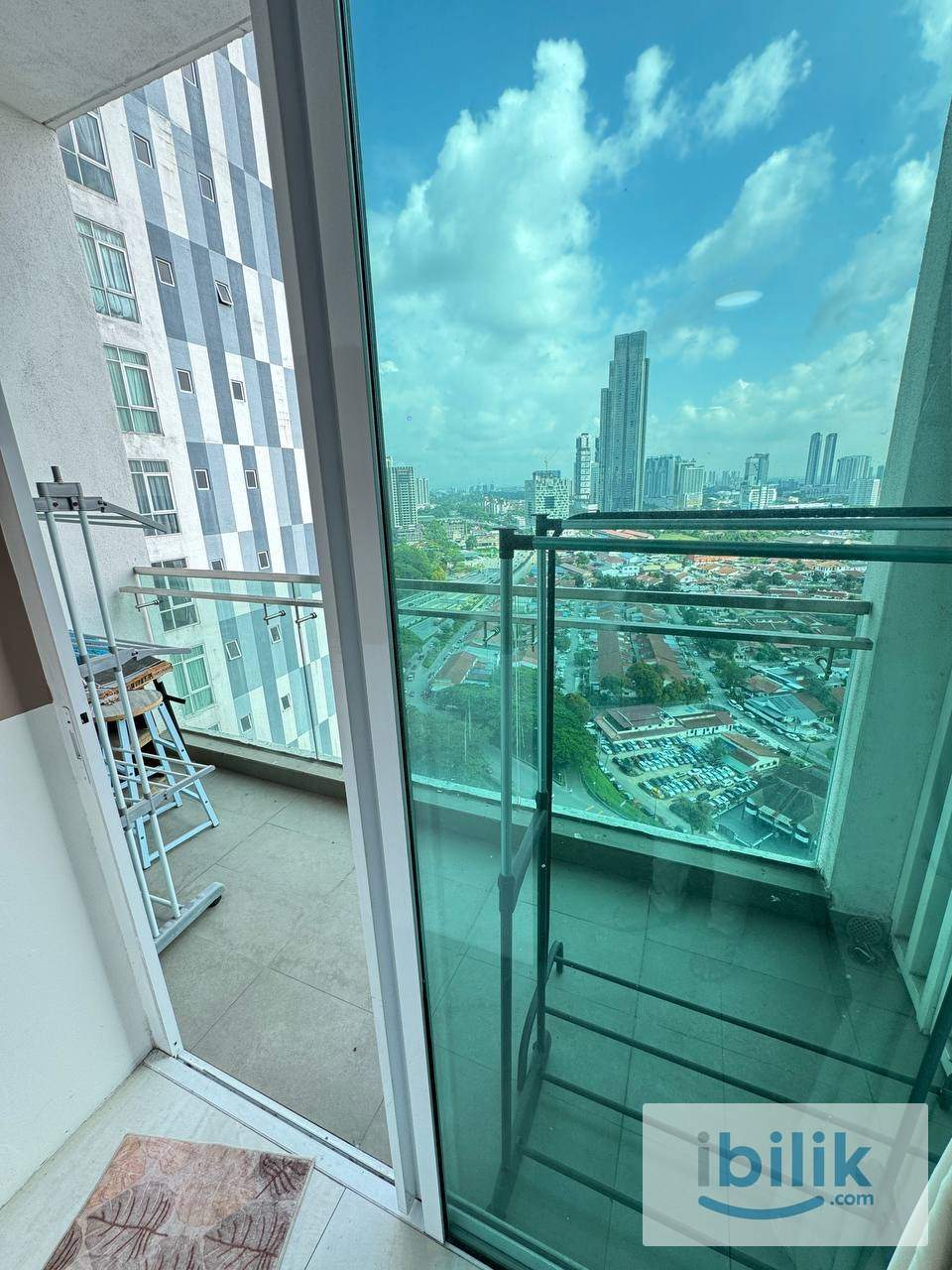 Balcony Bedroom @ Paragon Suites CIQ - Image 4