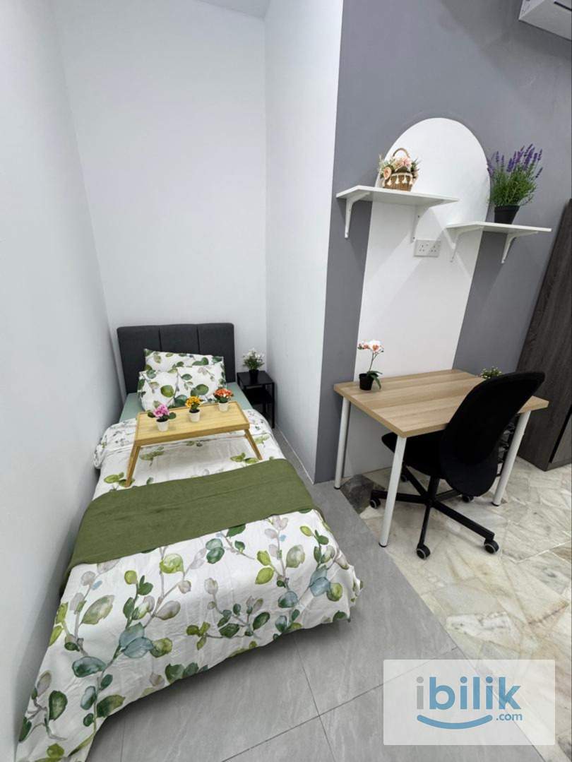 Small Room - Image 1
