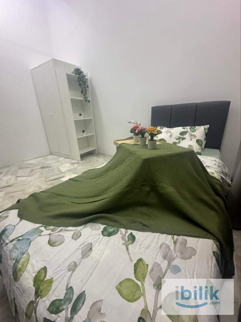 Medium Room - Image 5