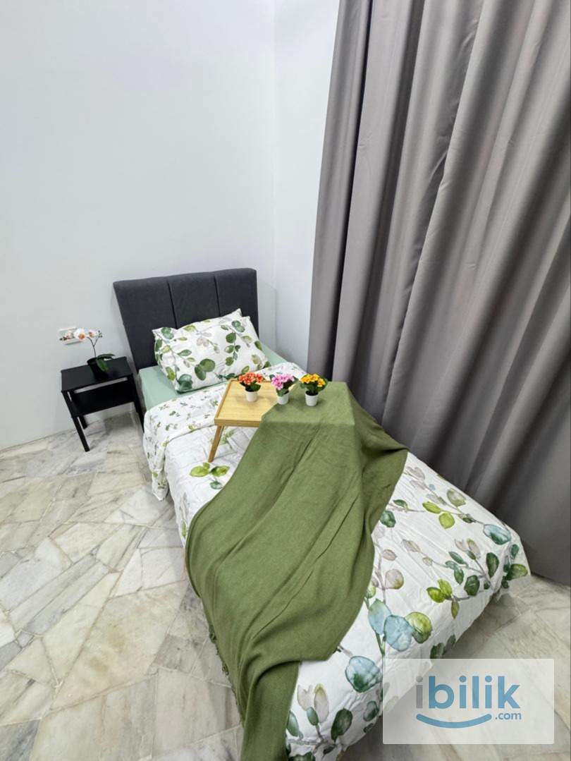 Medium Room - Image 6