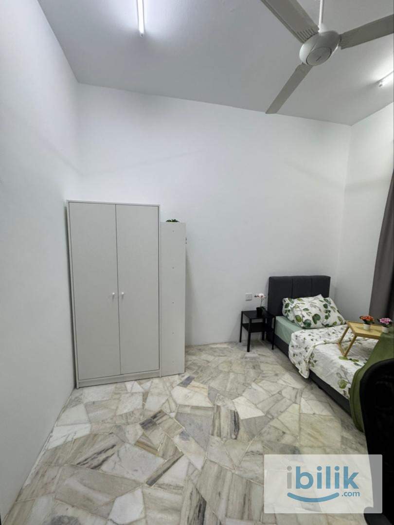 Medium Room - Image 7