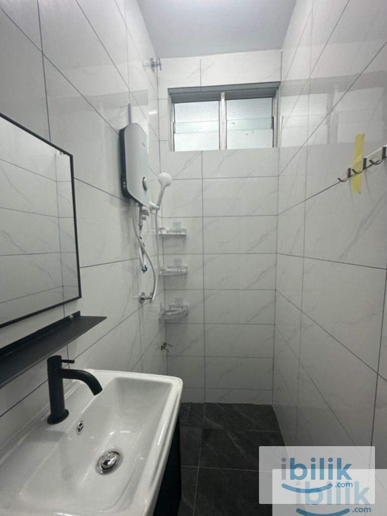 Small Room - Image 8