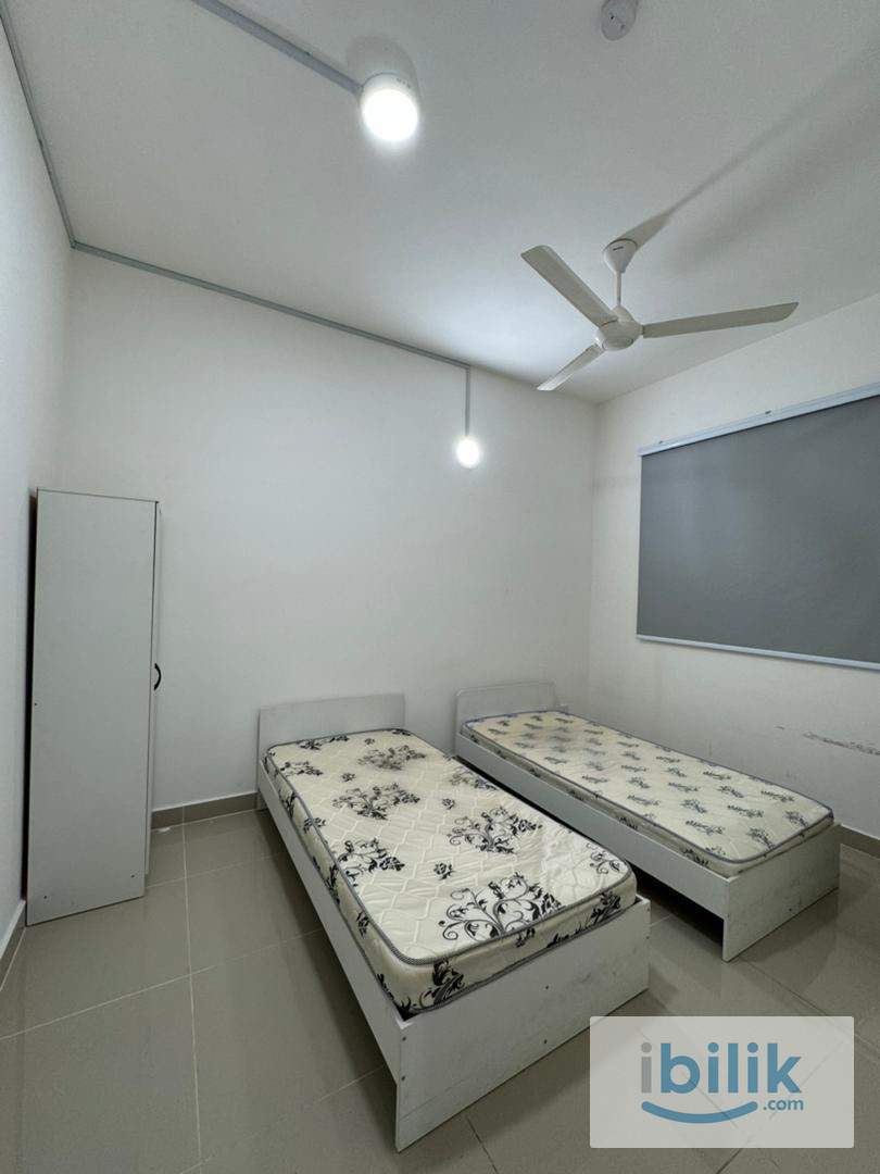Middle Room - Image 1