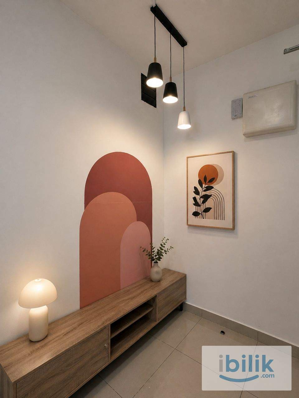 Medium Room  - Image 4