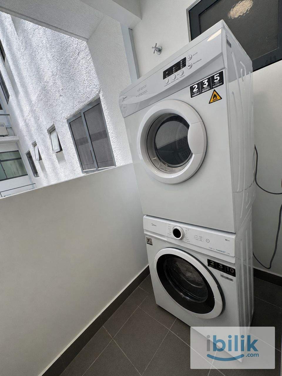 Medium Room  - Image 5