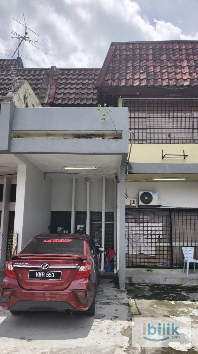 Queen Bed Room in Terrace House/Taman Orkid Desa, Cheras   - Image 1