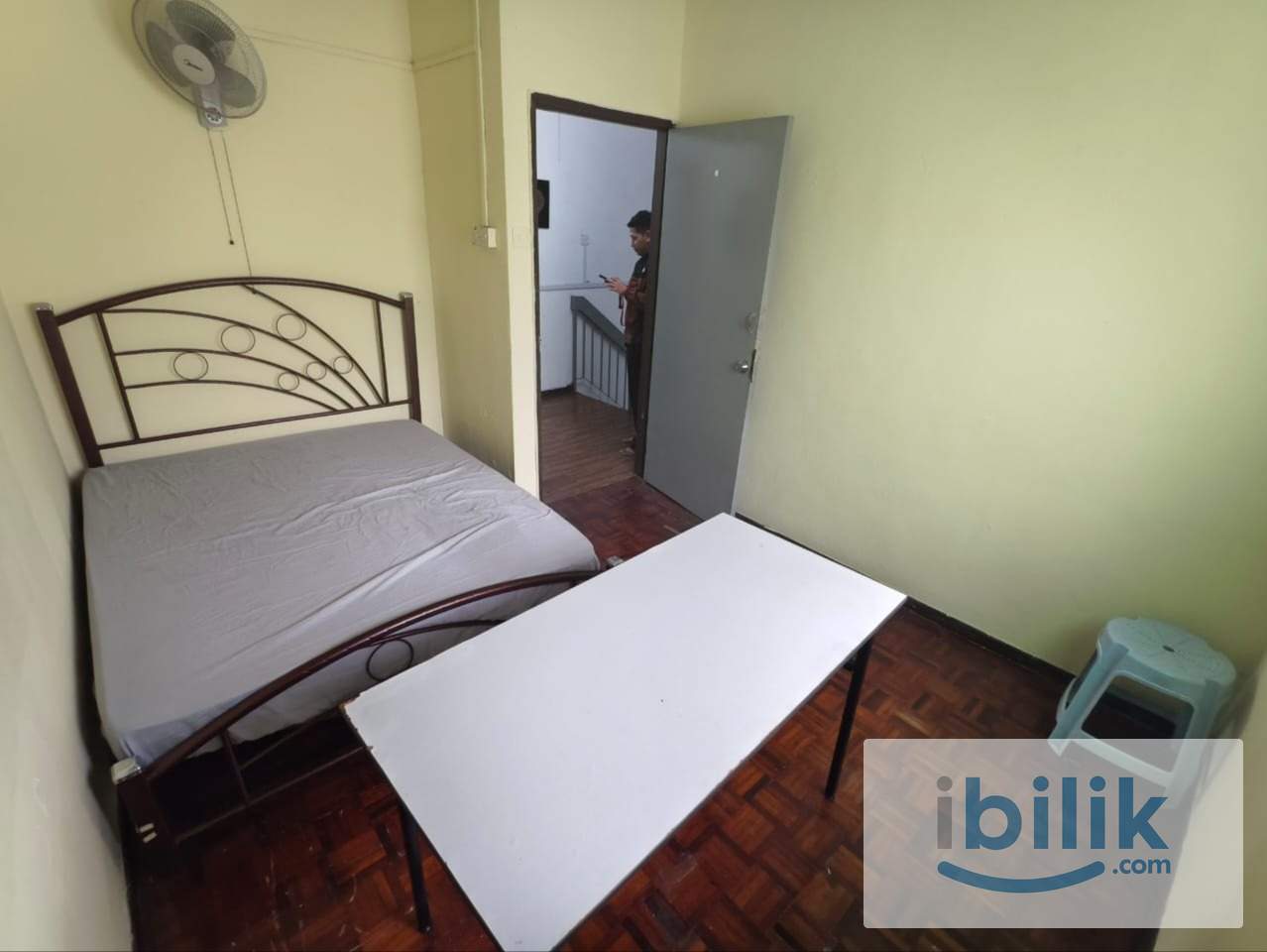 Queen Bed Room in Terrace House/Taman Orkid Desa, Cheras   - Image 2