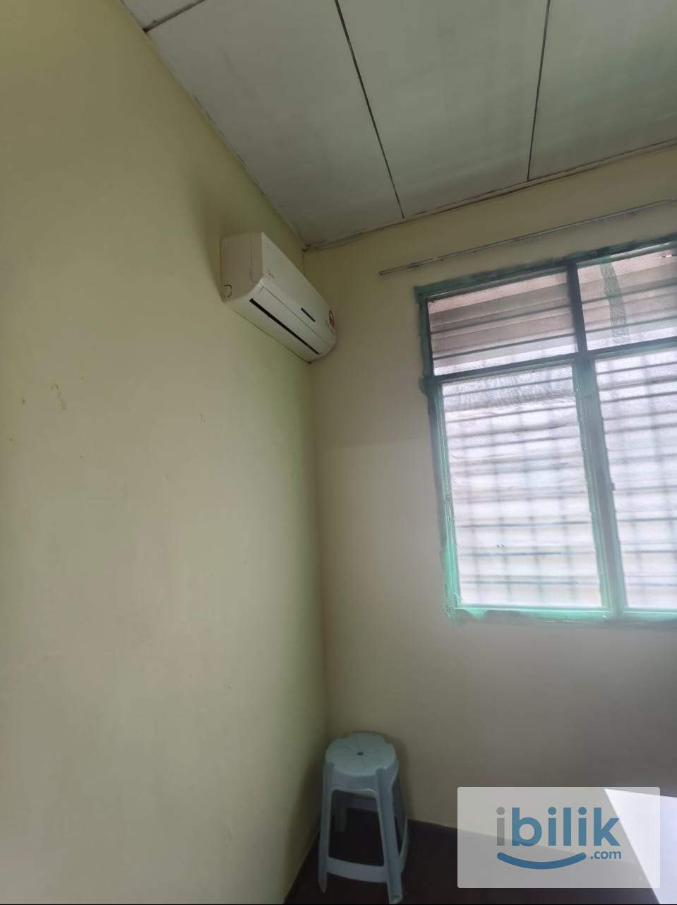 Queen Bed Room in Terrace House/Taman Orkid Desa, Cheras   - Image 3