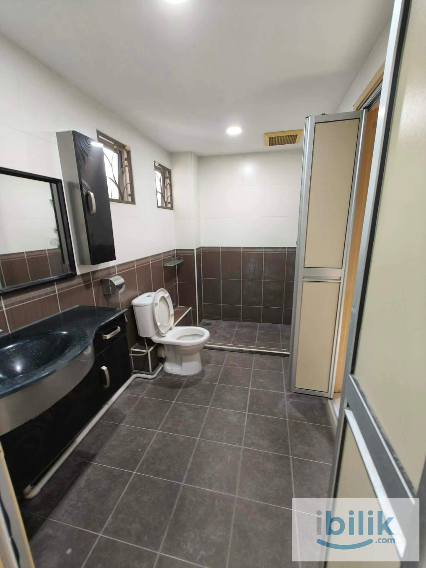 Medium Room - Image 3
