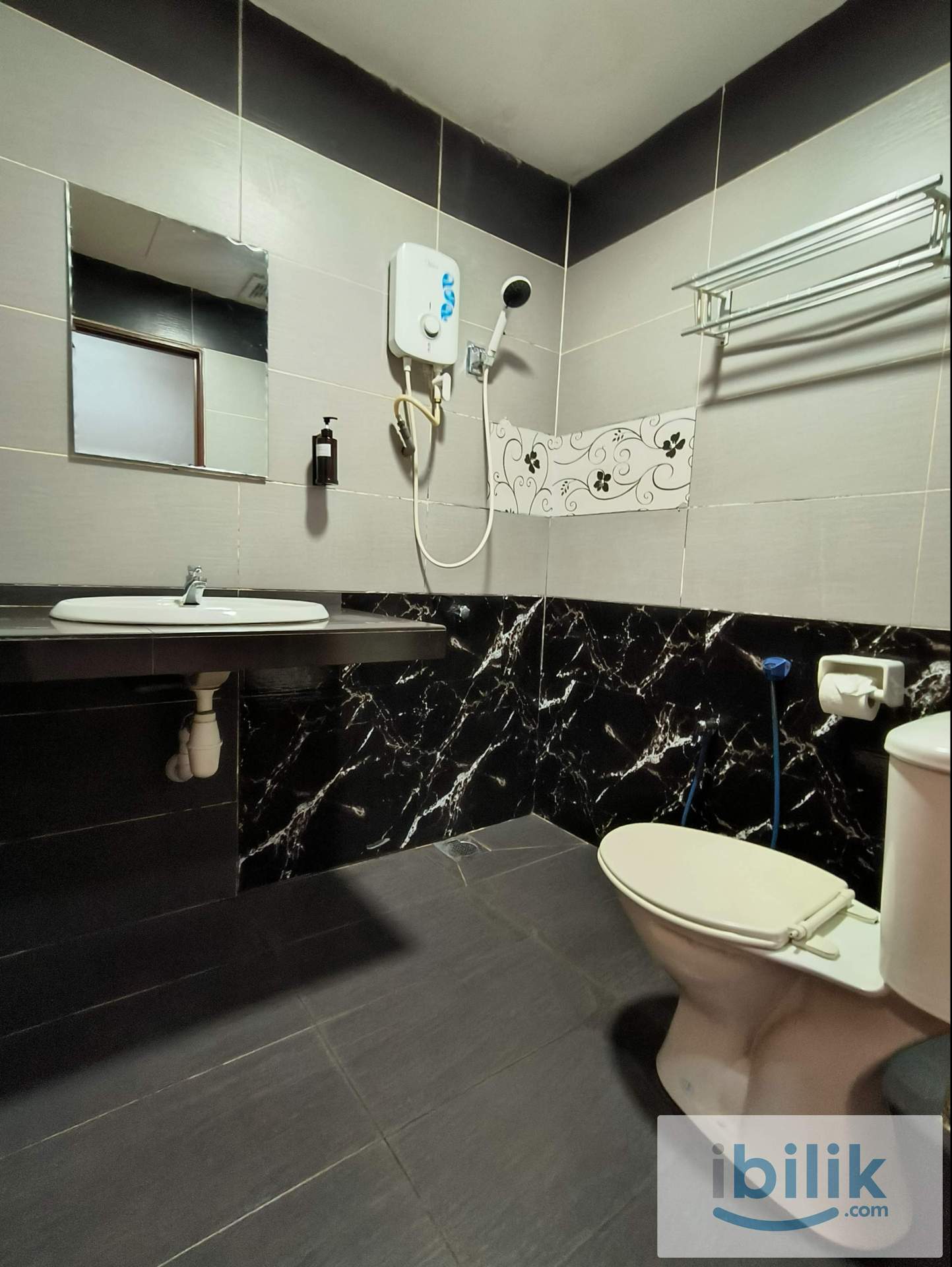 Luxury Co-Living Hotel Room - Image 5