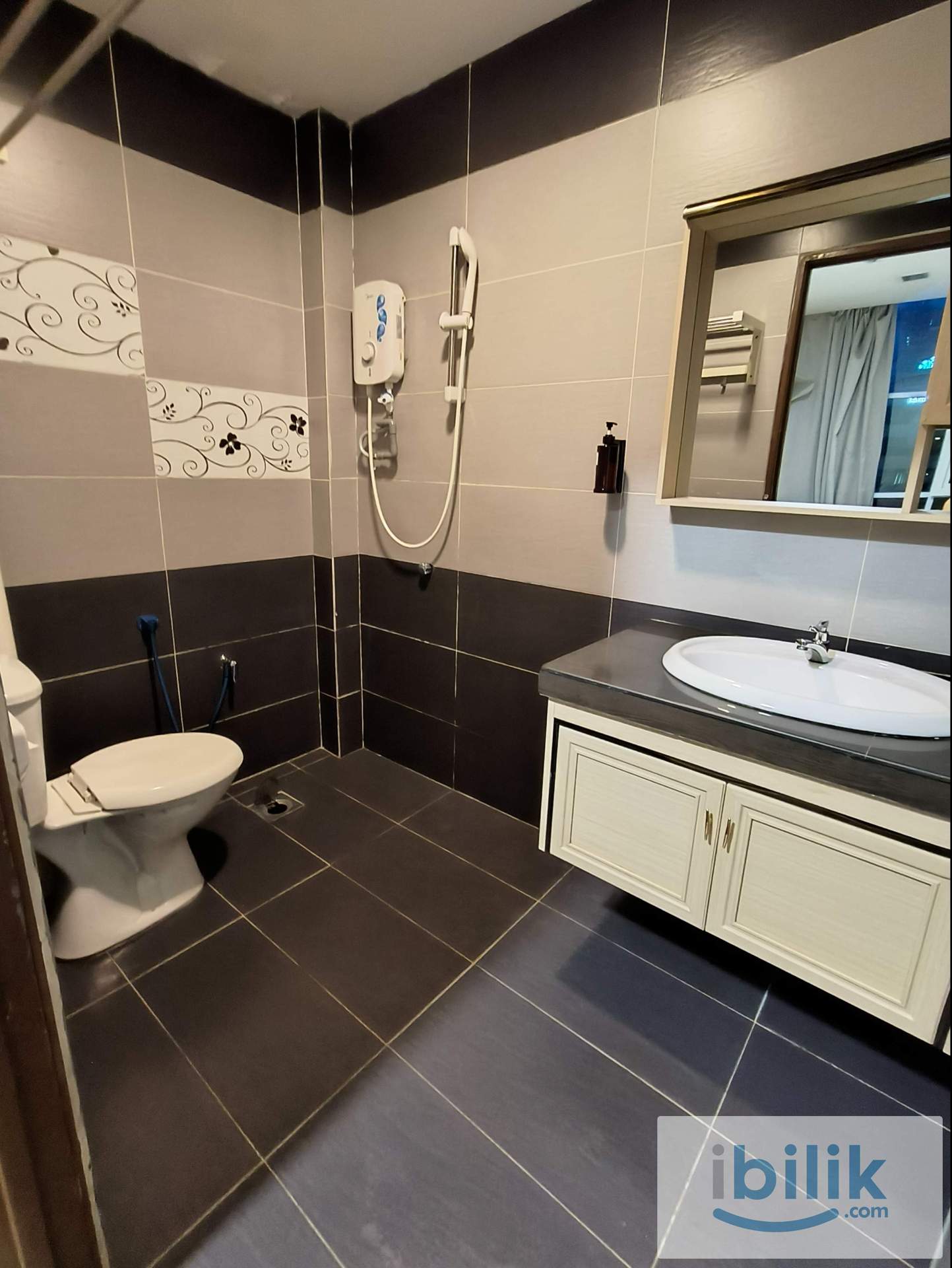 Kuchai Lama Co-Living Luxury Hotel Room - Image 6