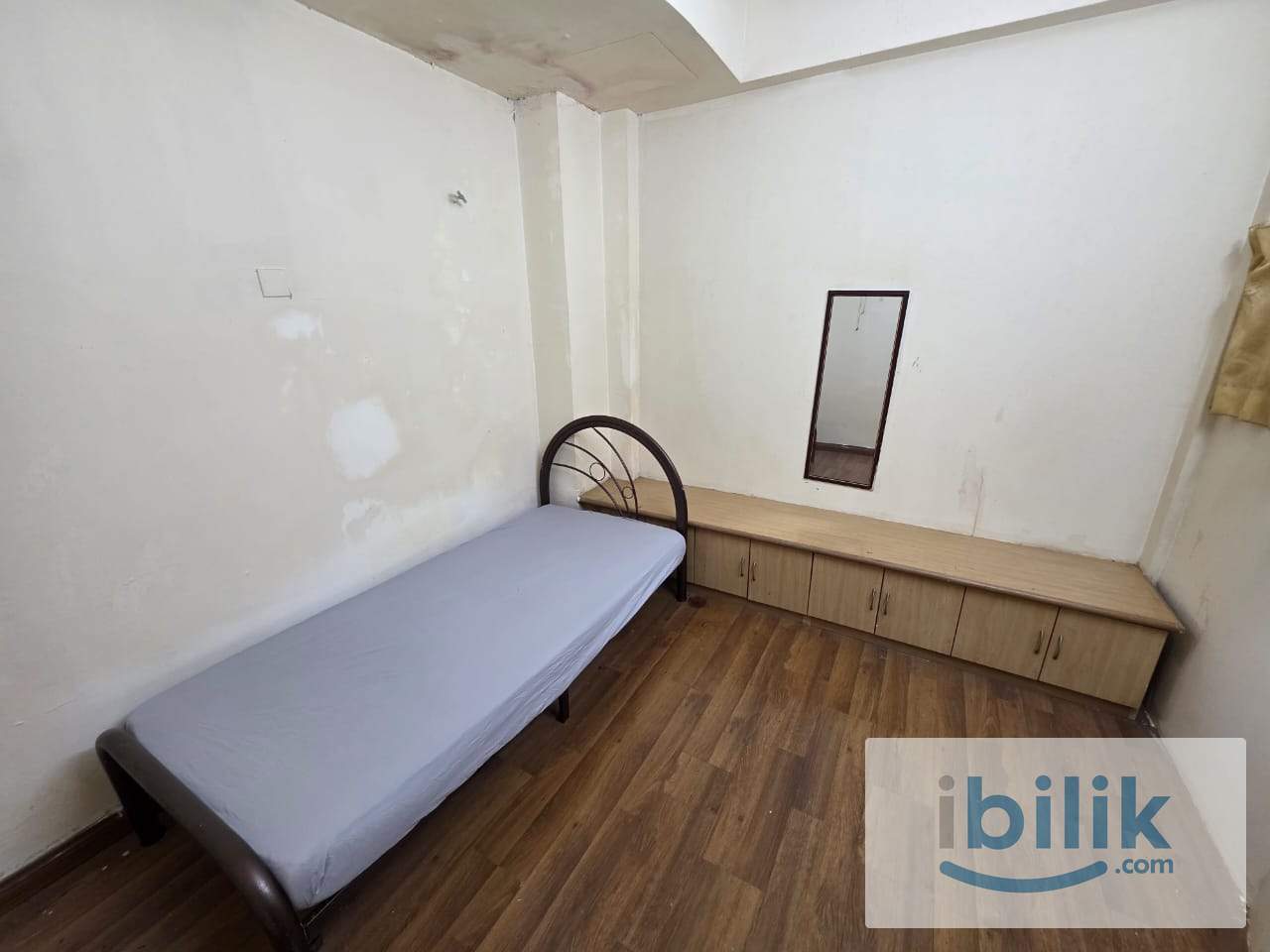 Spacious Single Room - Image 1