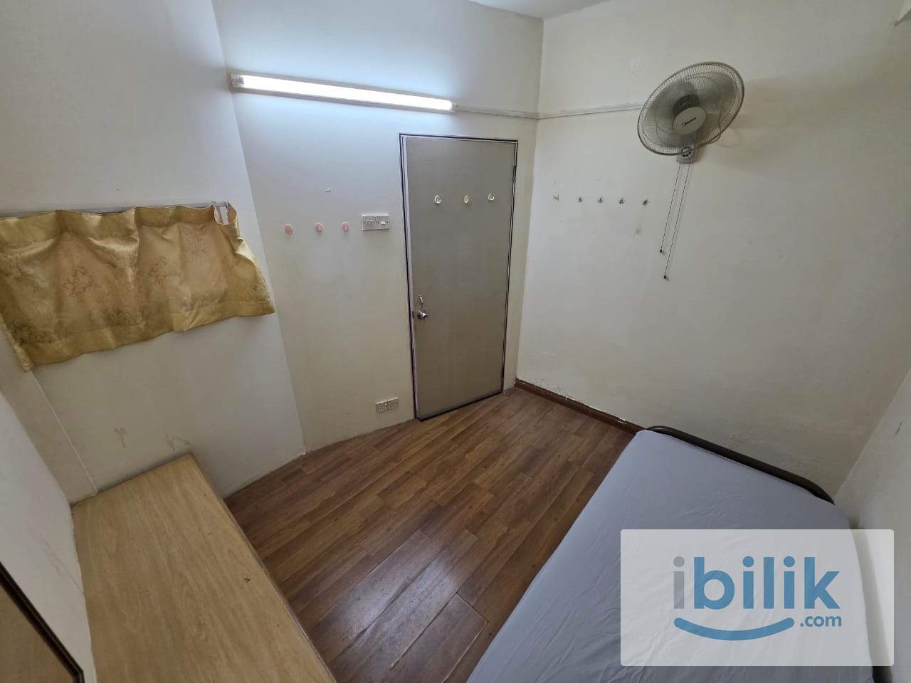 Spacious Single Room - Image 2