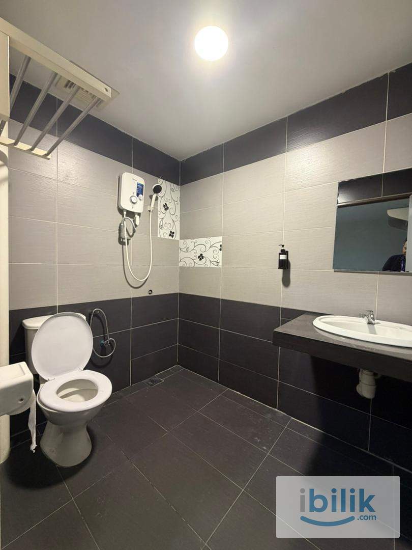 Bilik Hotel Kuchai Lama, Bersih, Nyaman, Selesa - Image 3